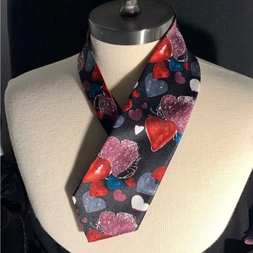 Vintage Novelties by Hallmark Valentine’s Day tie